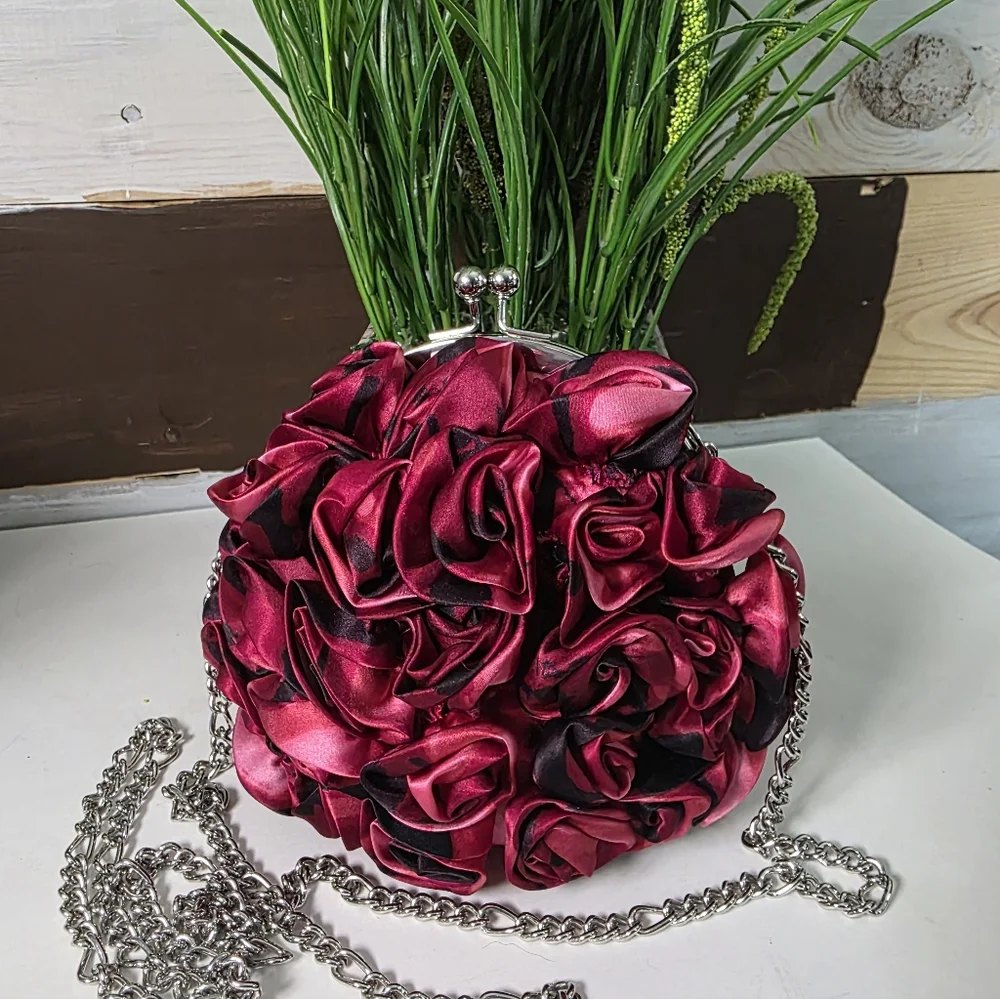 White House Black Market 3D Rose Elegant Kisslock Bag - Picture 9 of 10